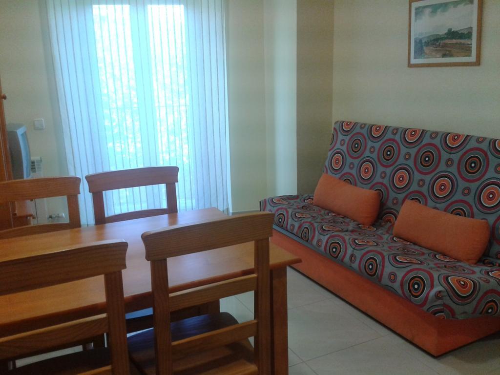 Apartamentos Fonda Finet Sant Felíu de Pallarols Quarto foto